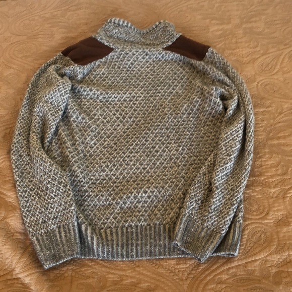 SWEATER. GOOD CONDITION. - Picture 3 of 4